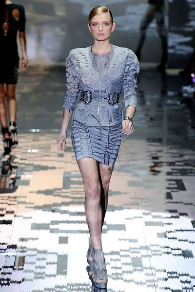 Look 15